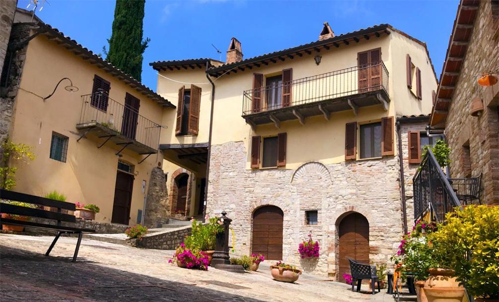 La Piazzetta Del Borgo Hotel Todi Exterior photo